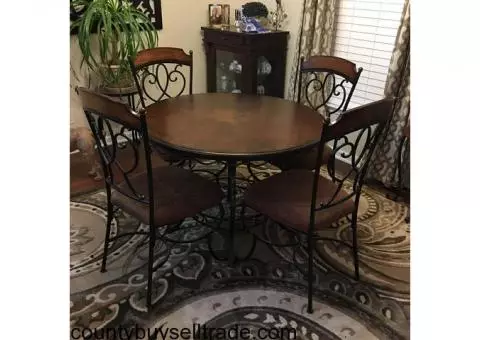 Dinette table & 4 chairs